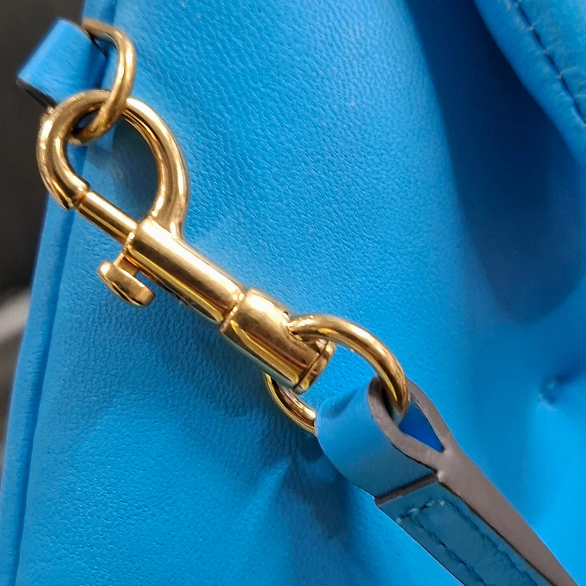 Anya Hindmarch Quilted Chubby Circus Crossbody Pouch in Blue Leather