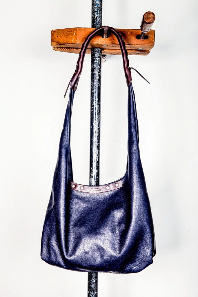 B33 BRAIDED HANDLE SHOULDER BAG