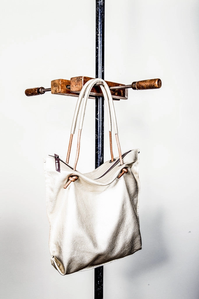 B36 knotted handle tote
