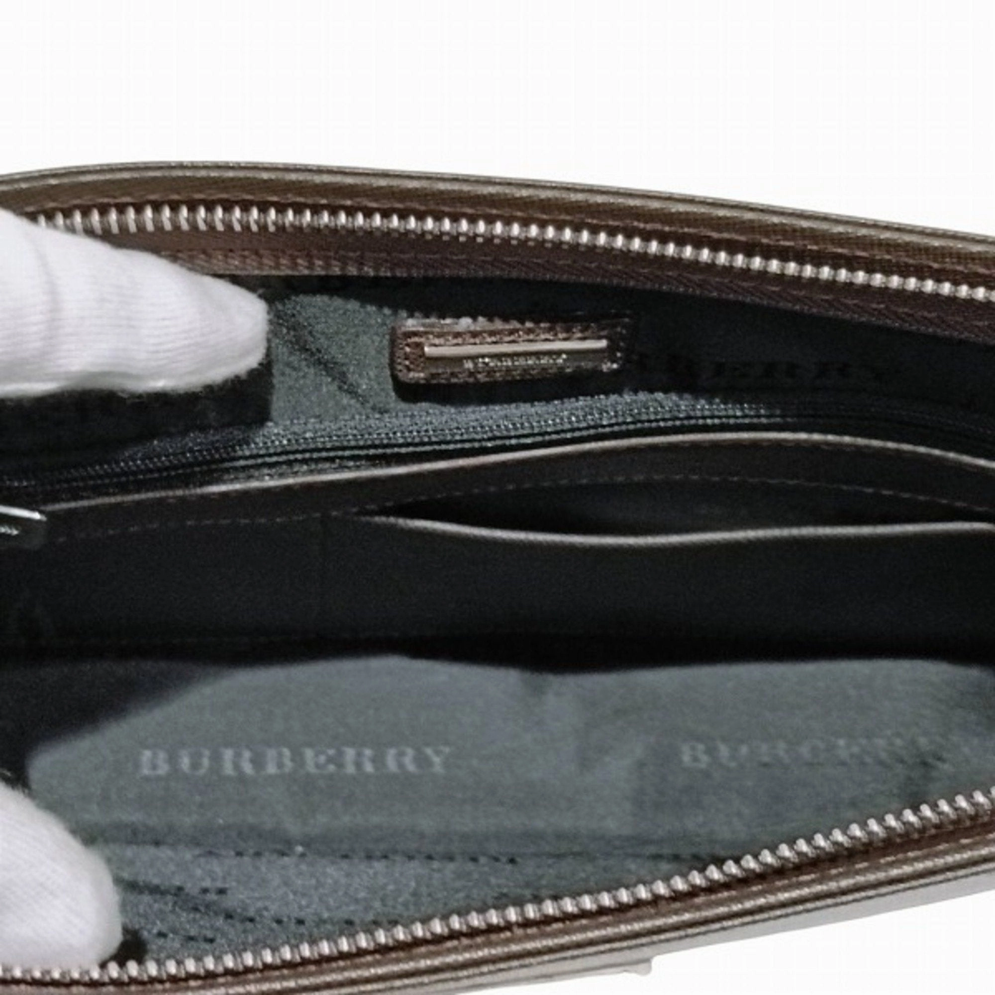 Burberry Leather Clutch Bag (Pre-Owned)