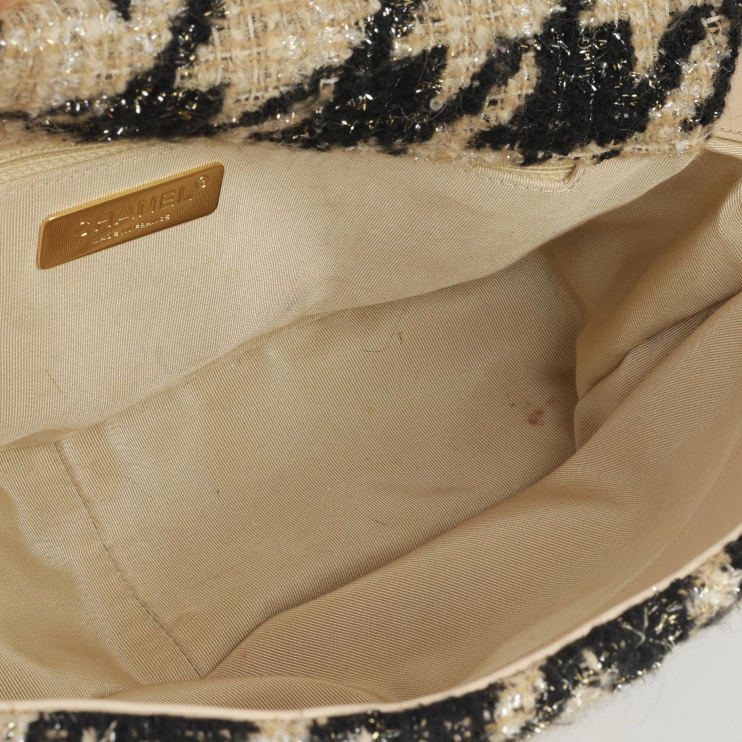 Chanel - Chanel 19 Large Flap Bag - Beige/Black Houndstooth Tweed MHW - Pre-Loved