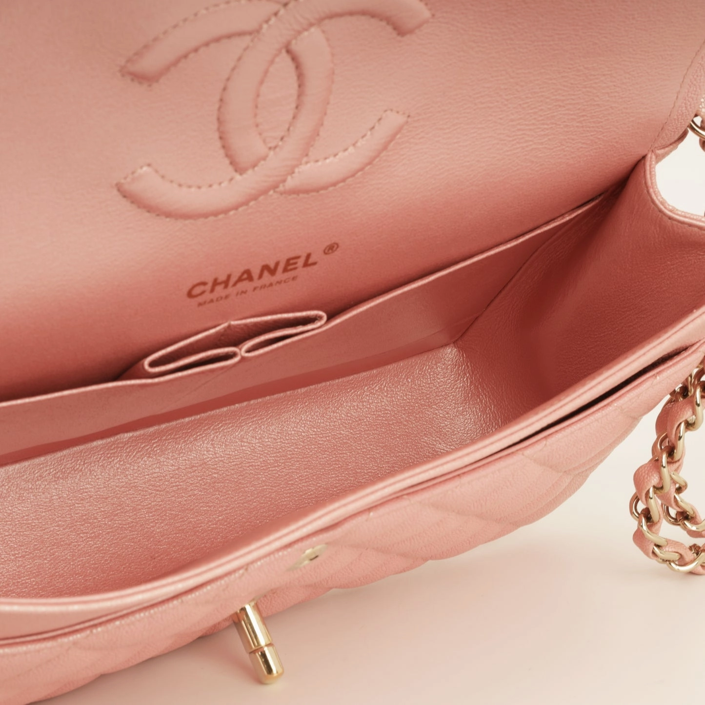 Chanel - Medium Classic Flap - Pink Iridescent GHW - 2019 - Pre-Loved