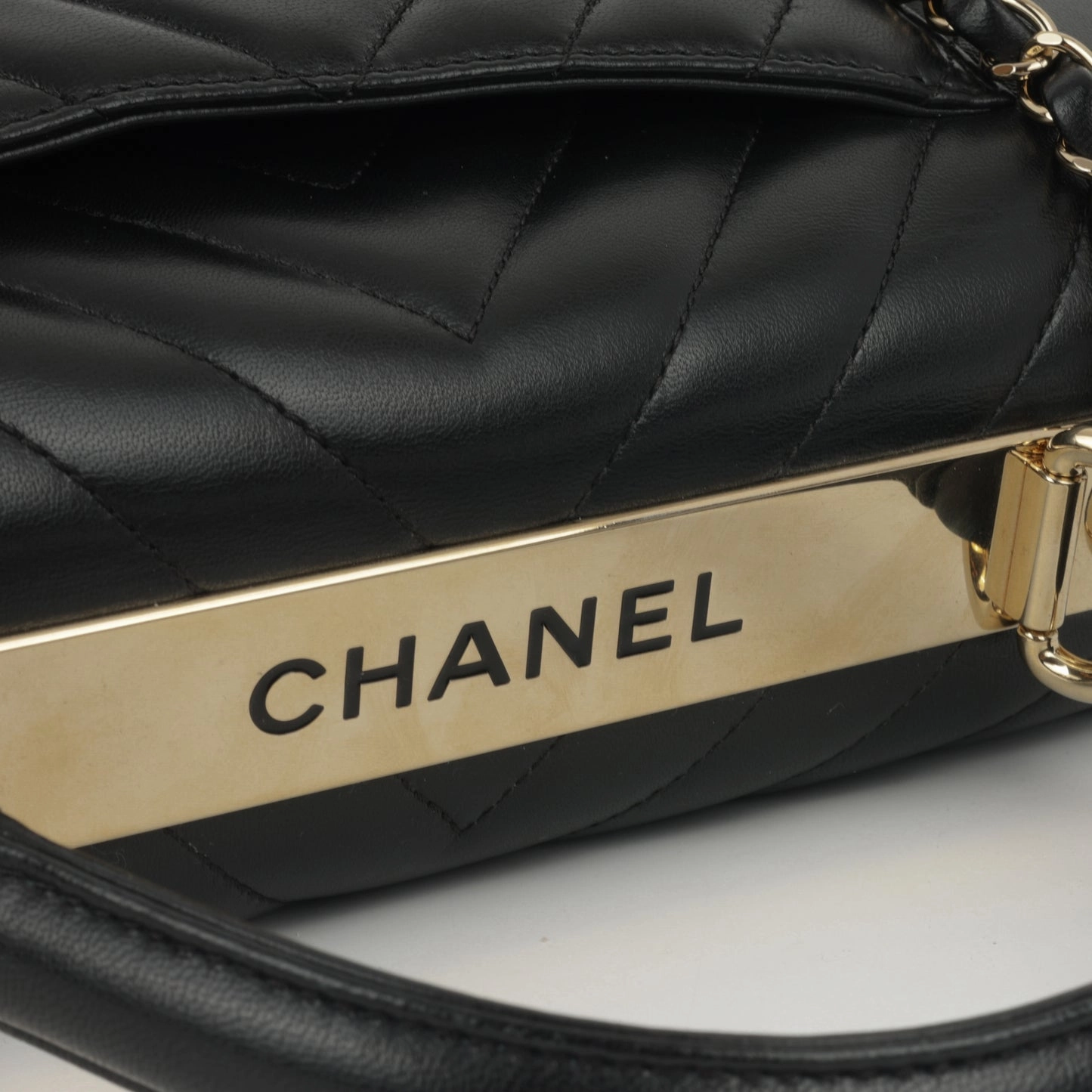 Chanel - Trendy CC Flap Bag Small - Black Chevron Lambskin CGHW - 2018 - Pre-Loved