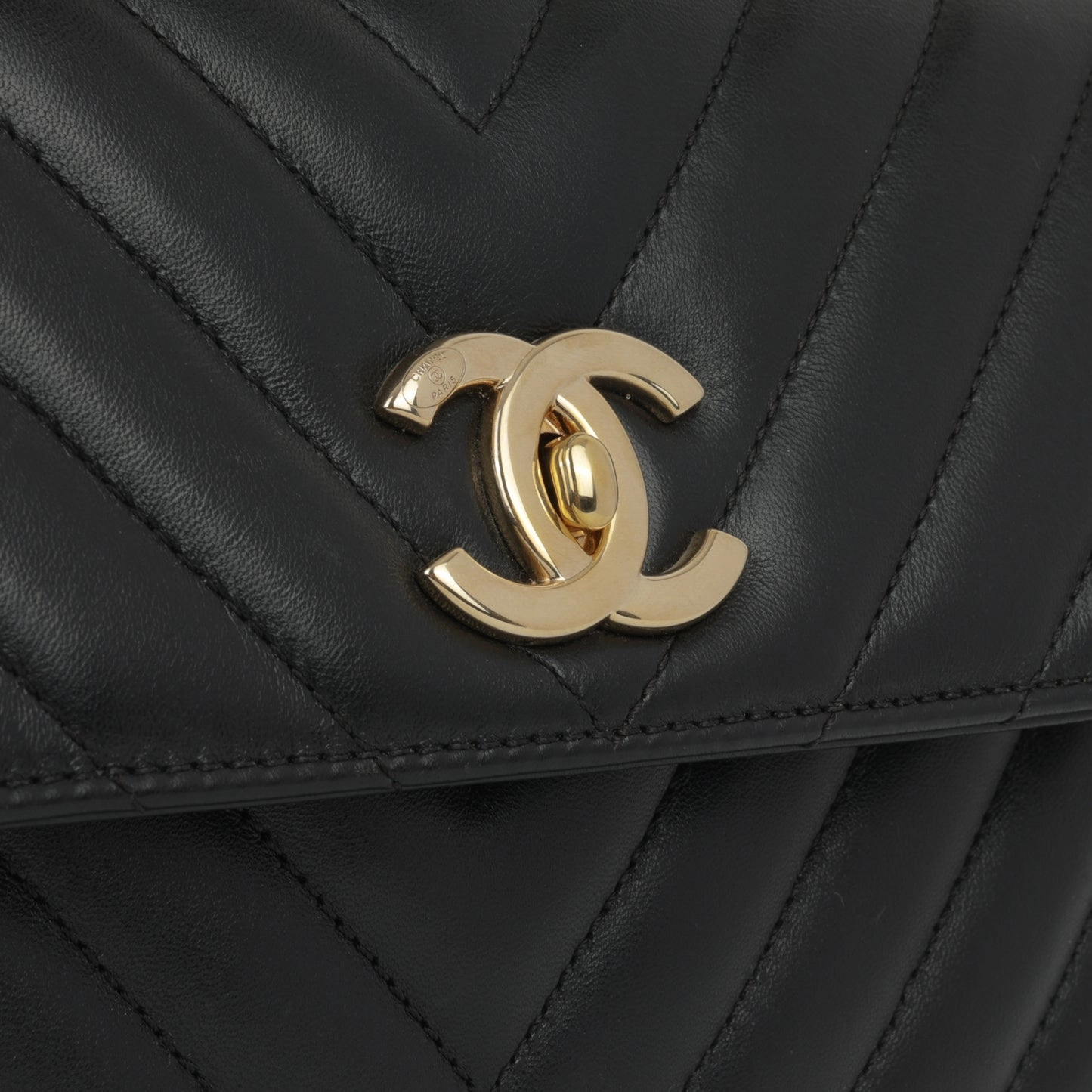Chanel - Trendy CC Flap Bag Small - Black Chevron Lambskin CGHW - 2018 - Pre-Loved