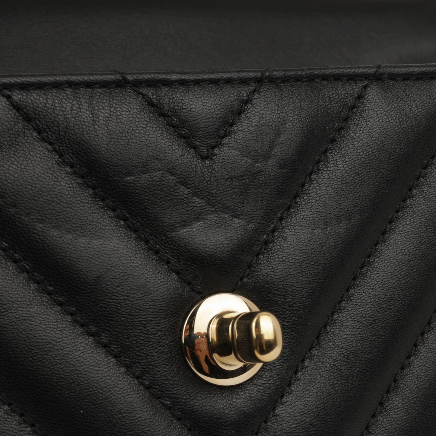 Chanel - Trendy CC Flap Bag Small - Black Chevron Lambskin CGHW - 2018 - Pre-Loved