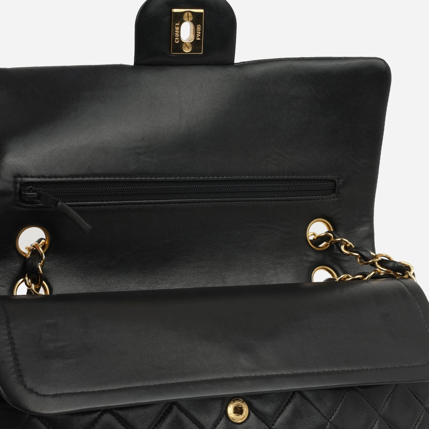 Chanel - Vintage Medium Classic Flap - Black Lambskin GHW - 1996 - Excellent Vintage Condition