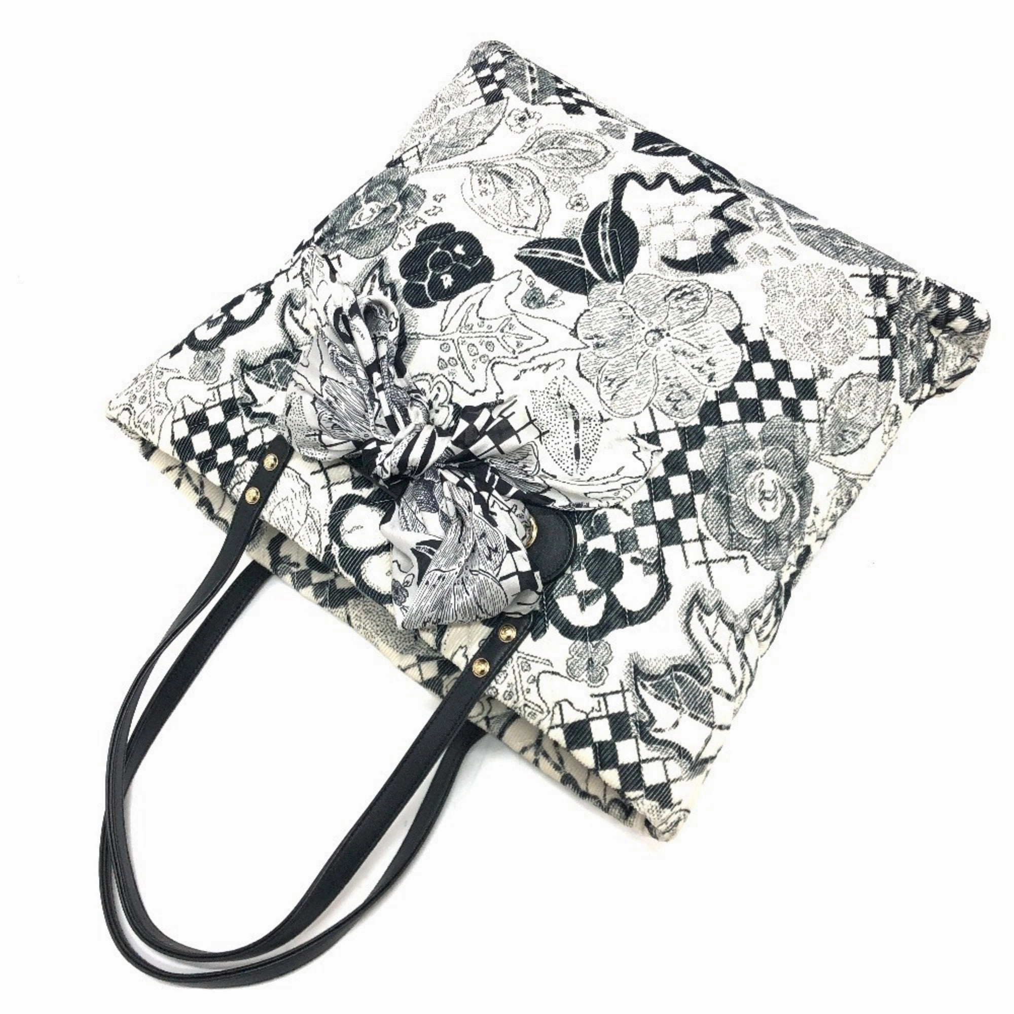 Chanel  Canvas Handbag Tote Bag (Pre-Owned)