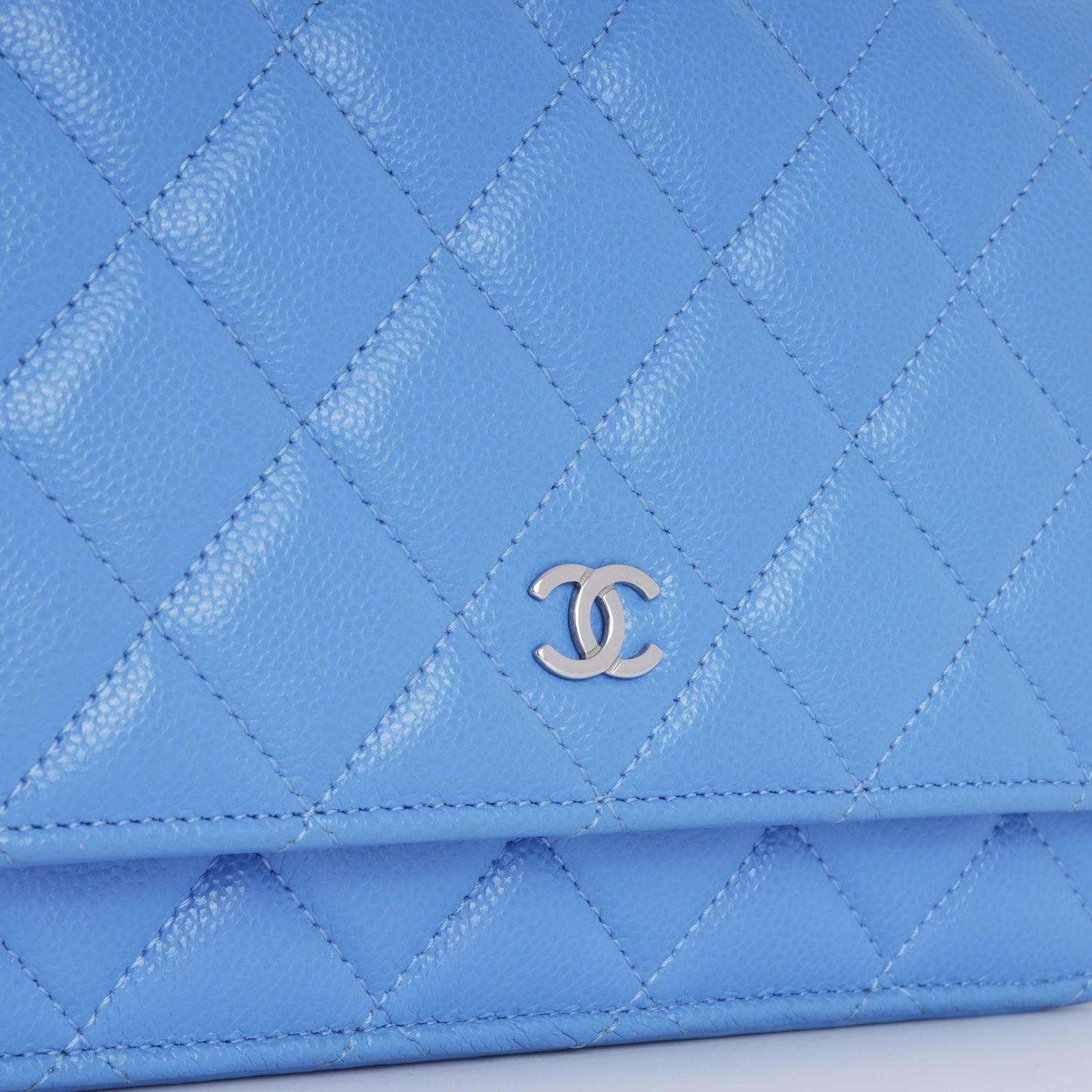 Chanel Chanel - Classic Wallet On Chain - Sky Blue Caviar SHW - Pre-Loved
