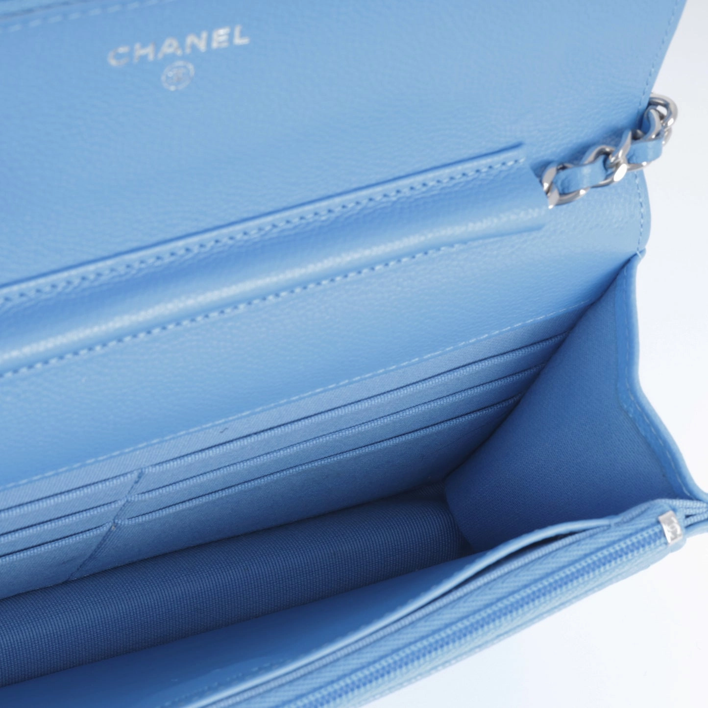 Chanel Chanel - Classic Wallet On Chain - Sky Blue Caviar SHW - Pre-Loved