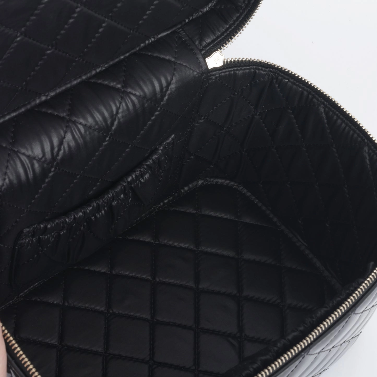 Chanel Chanel - Medium Vanity Case - Black Patent CGHW - Pre-Loved