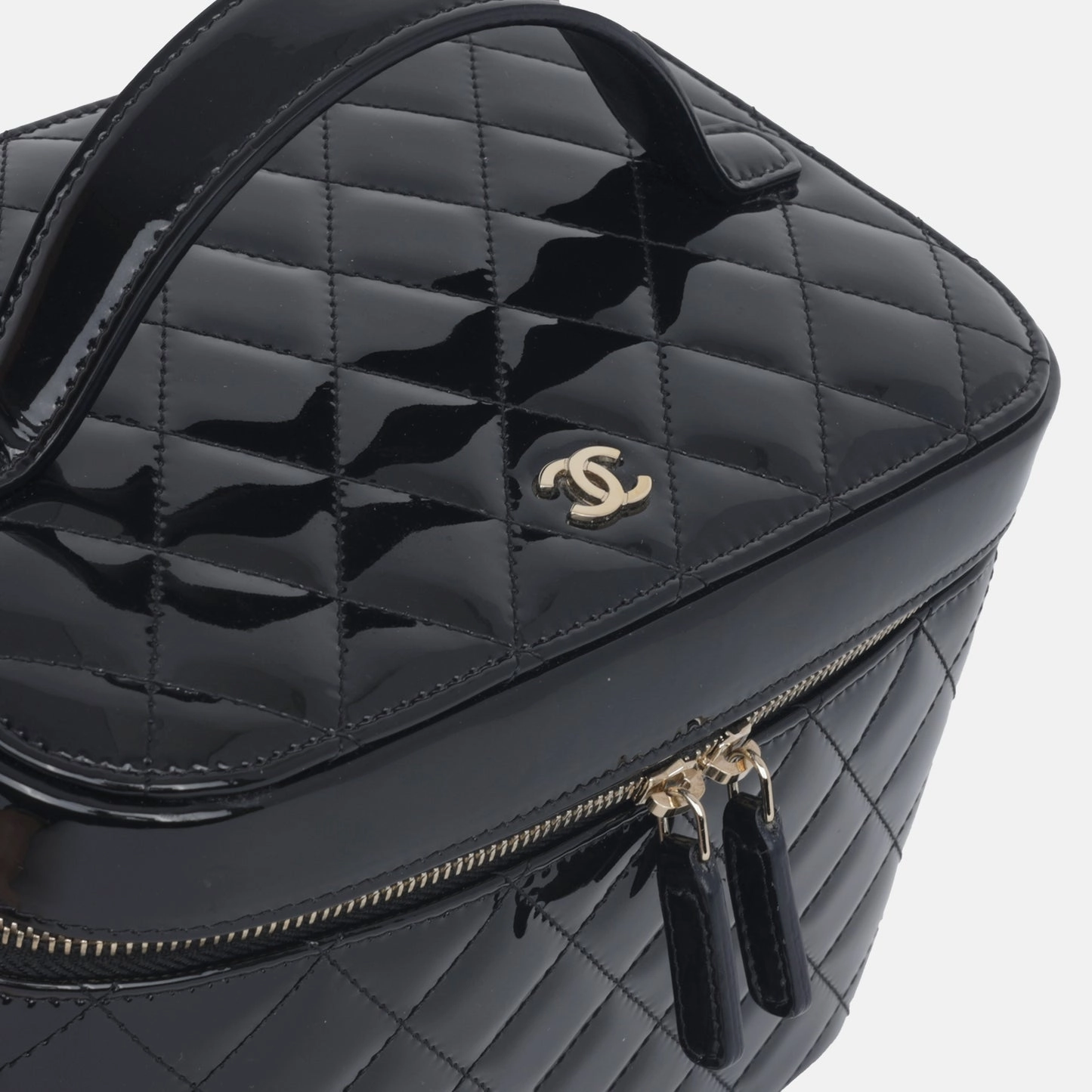Chanel Chanel - Medium Vanity Case - Black Patent CGHW - Pre-Loved