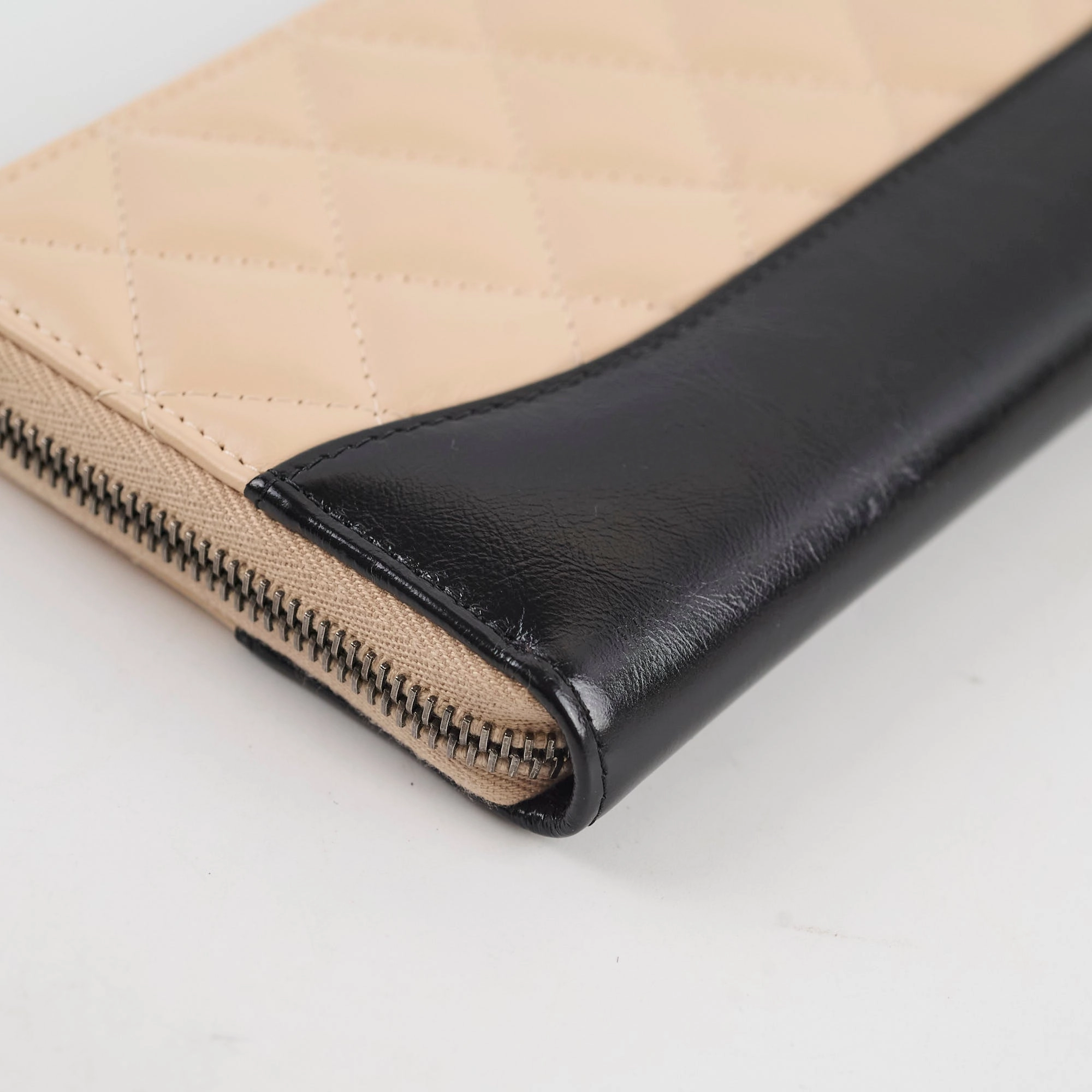 Chanel Gabrielle Zippy Wallet Beige/Black