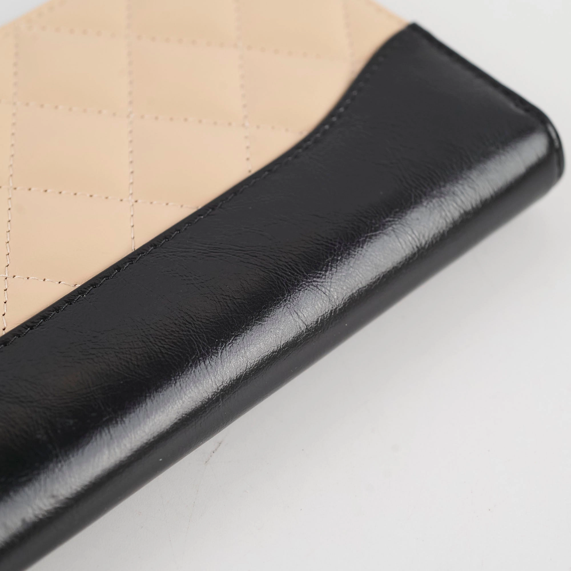 Chanel Gabrielle Zippy Wallet Beige/Black