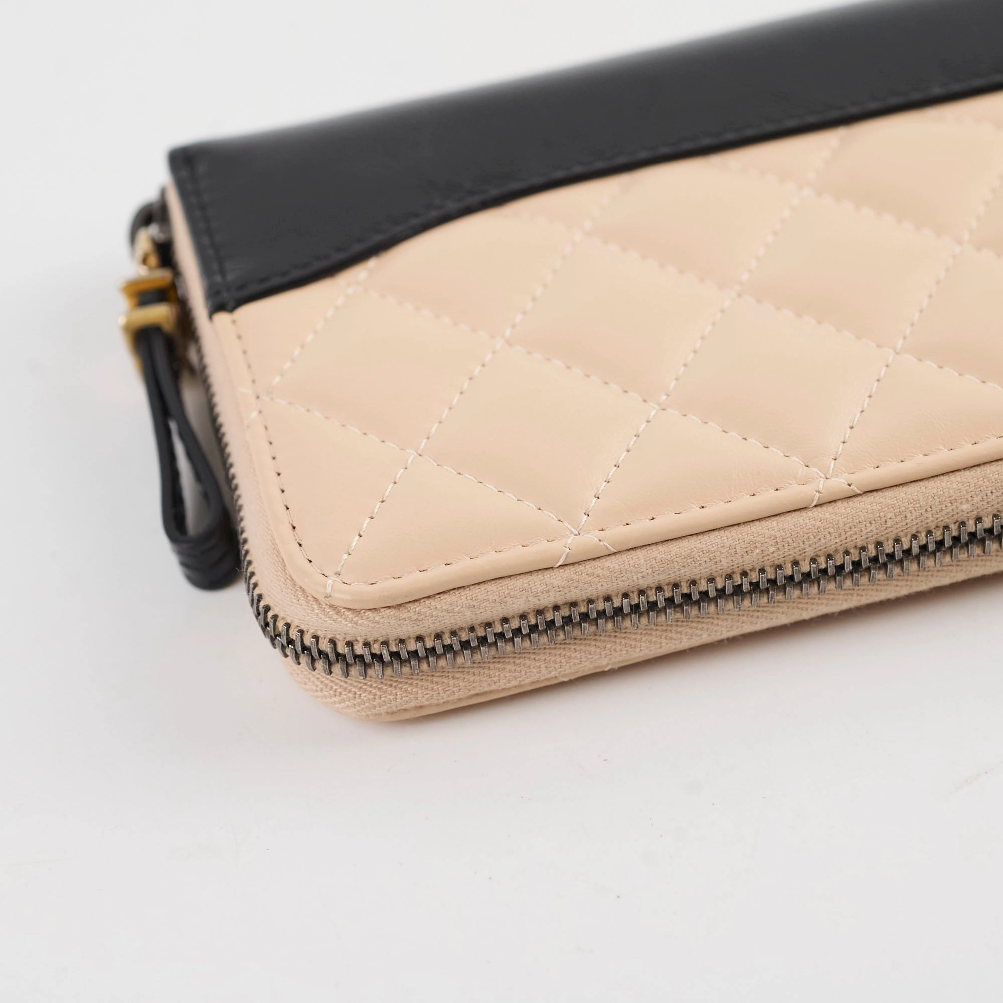 Chanel Gabrielle Zippy Wallet Beige/Black