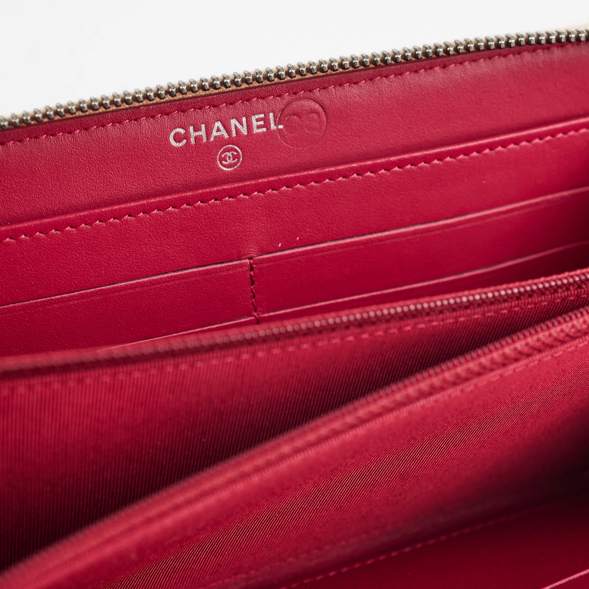 Chanel Gabrielle Zippy Wallet Beige/Black