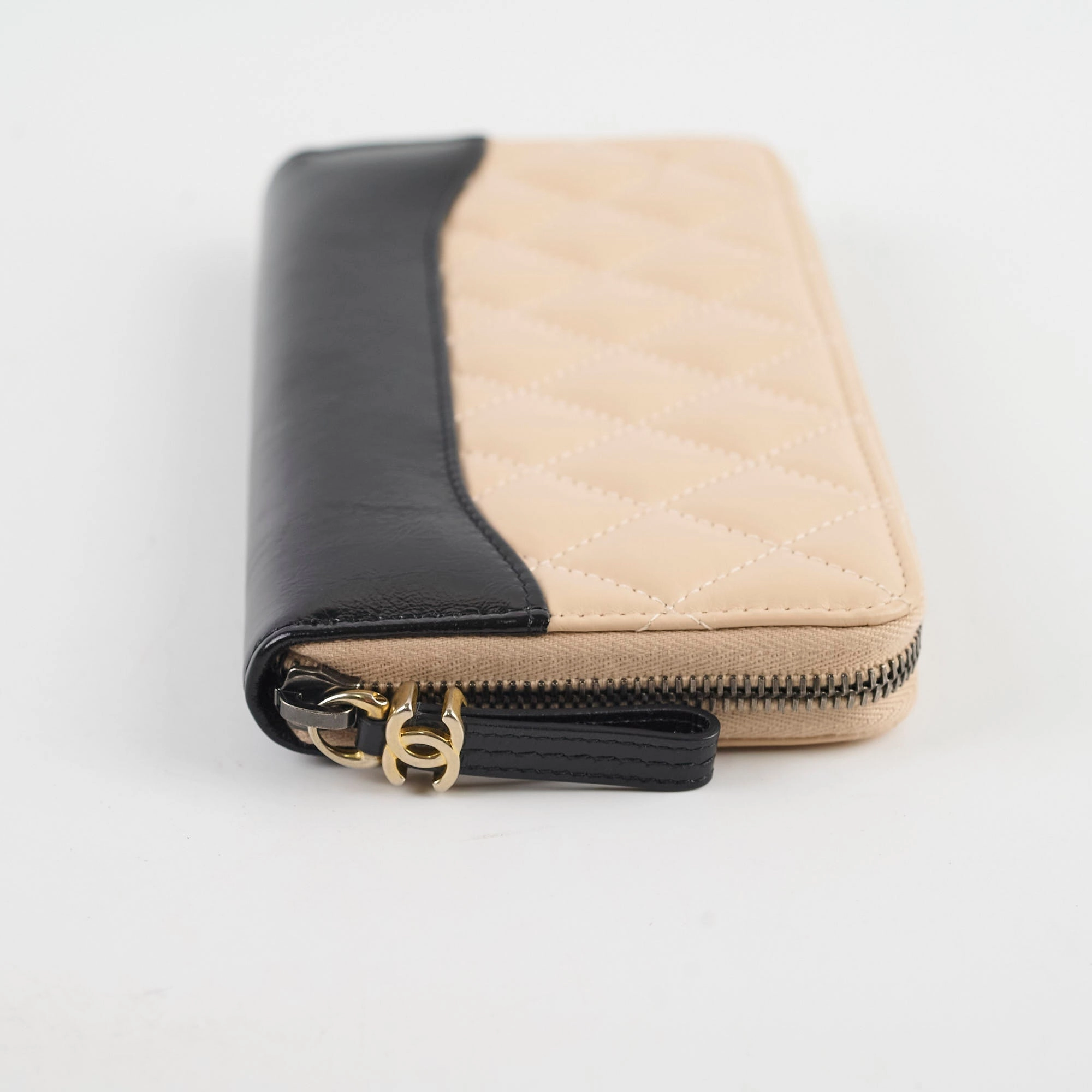 Chanel Gabrielle Zippy Wallet Beige/Black