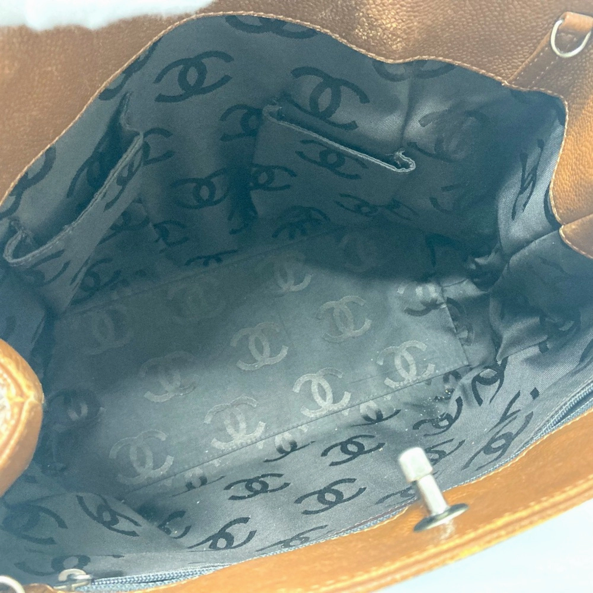 Chanel Logo Cc Leather Handbag (Pre-Owned)