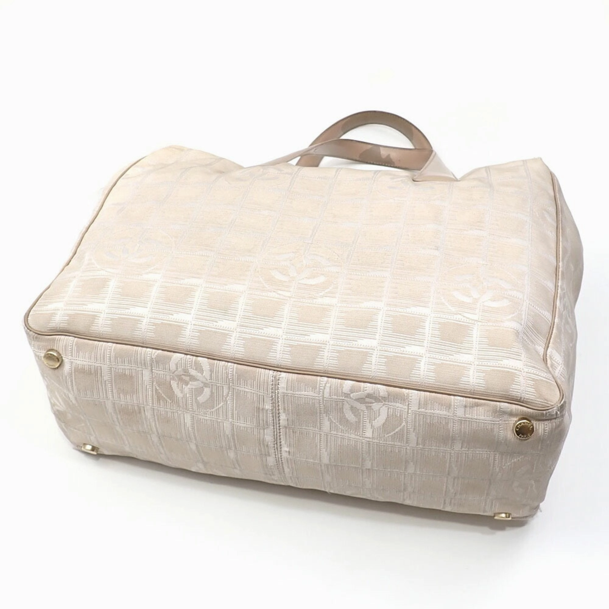 Chanel New Travel Line Leather Tote Bag (Pre-Owned)