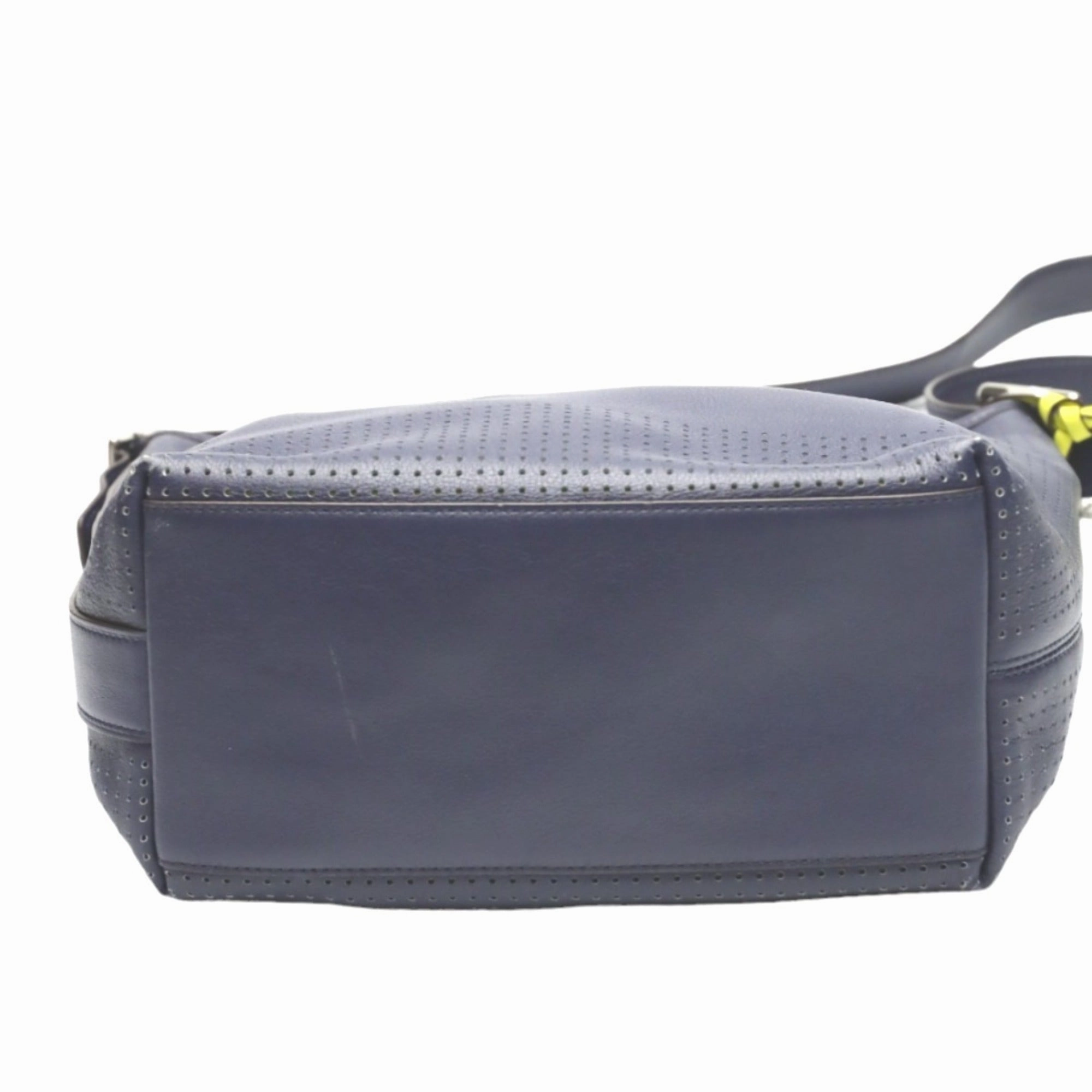 Coach  Leather Shoulder Bag (Pre-Owned)