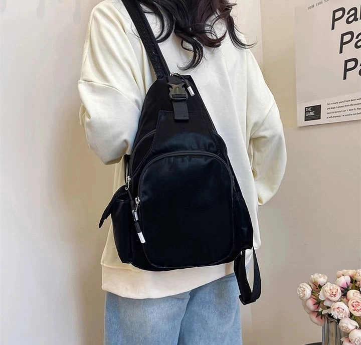 Fashionable Lightweight Chest Bag For Men and Women 4112