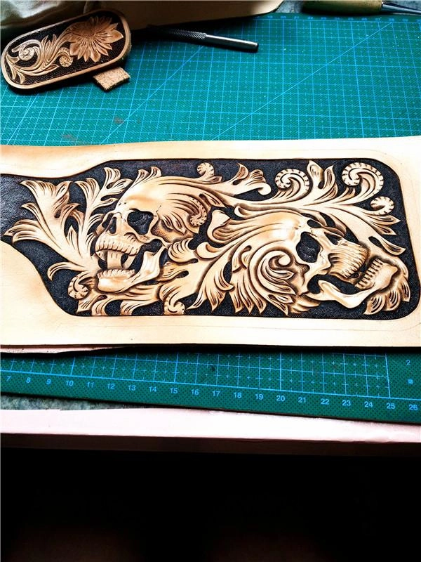 Handmade Leather billfold Tooled Skull Biker Wallet Mens Wallet With Chain Wallet Biker Wallet for Men