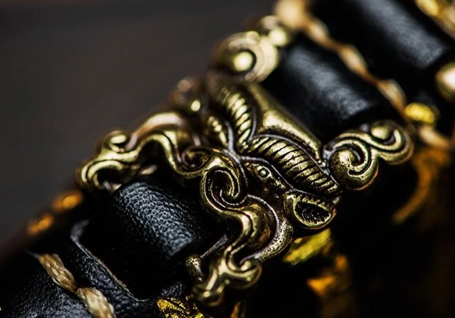 Handmade Leather Chain Wallet Tooled Tibetan Biker Wallet Mens Cool billfold Trucker Wallet with Chain