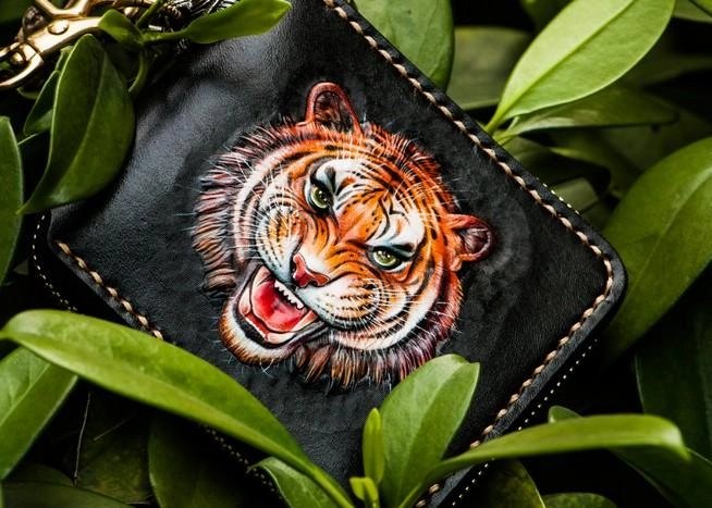 Handmade Leather Tiger Tooled Mens billfold Wallet Cool Clutch Wristlet Bag Chain Wallet Biker Wallet for Men