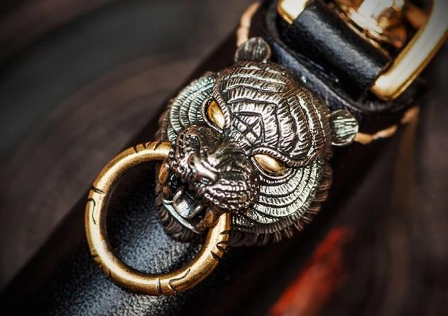 Handmade Leather Tiger Tooled Mens billfold Wallet Cool Clutch Wristlet Bag Chain Wallet Biker Wallet for Men