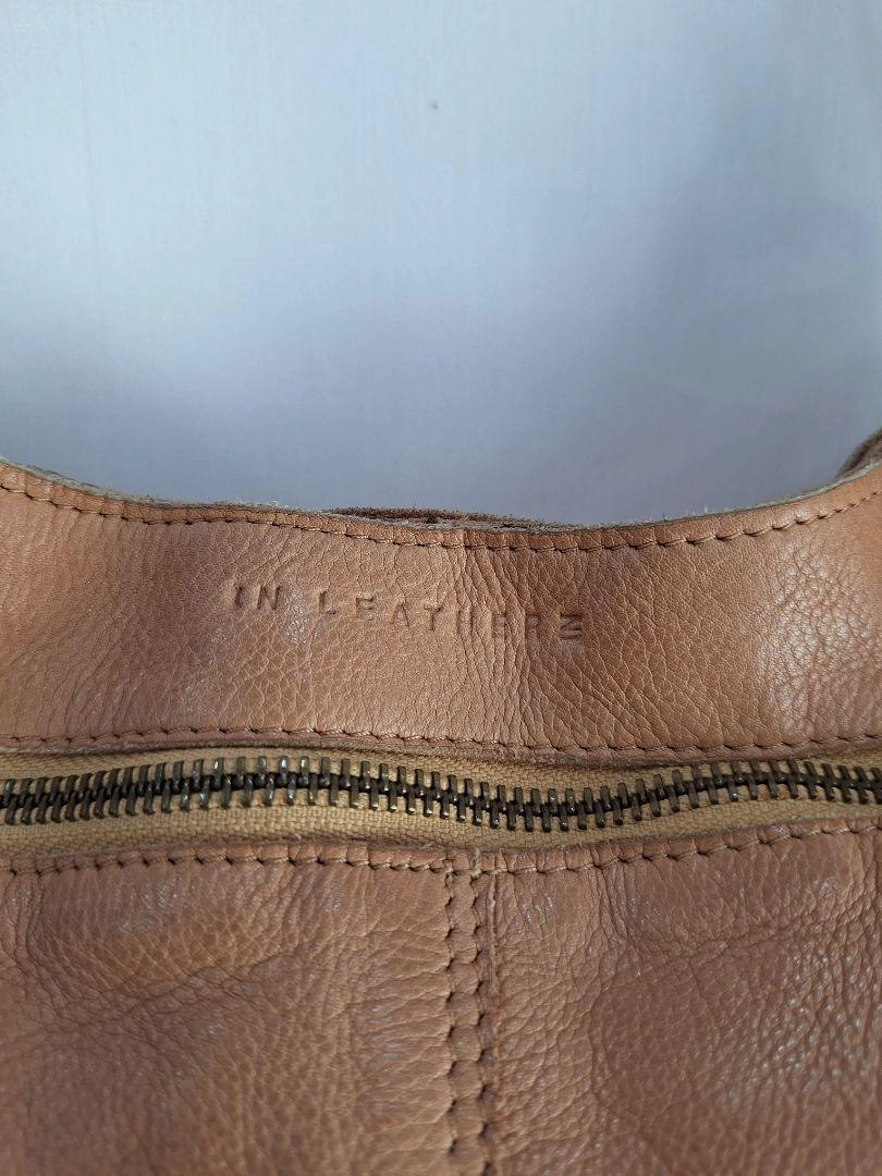 In Leather Dainty Tan Flower Bag
