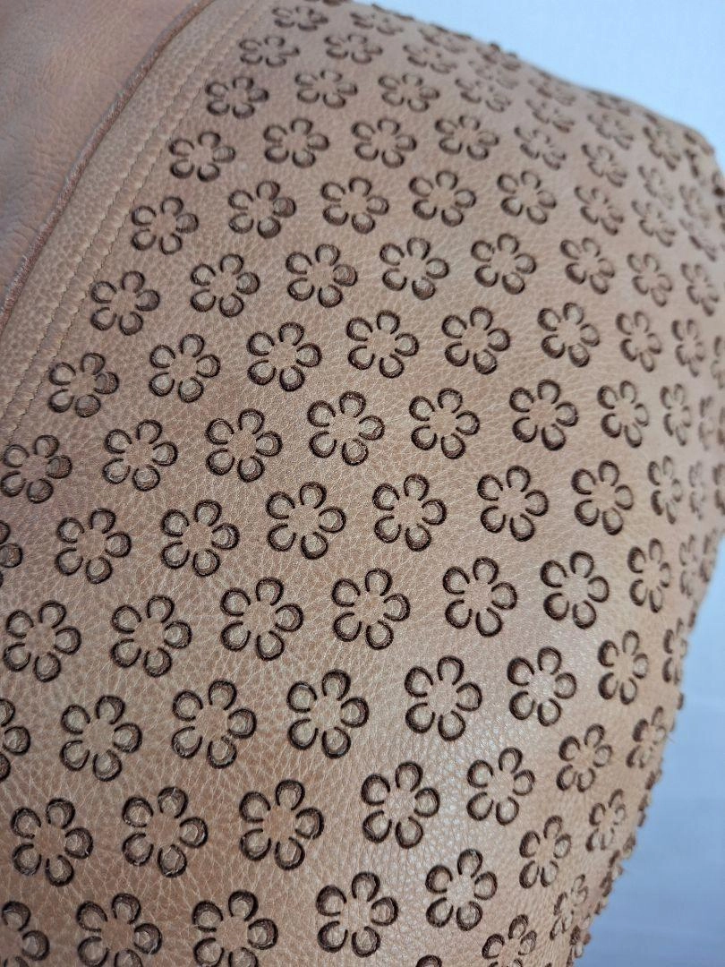 In Leather Dainty Tan Flower Bag