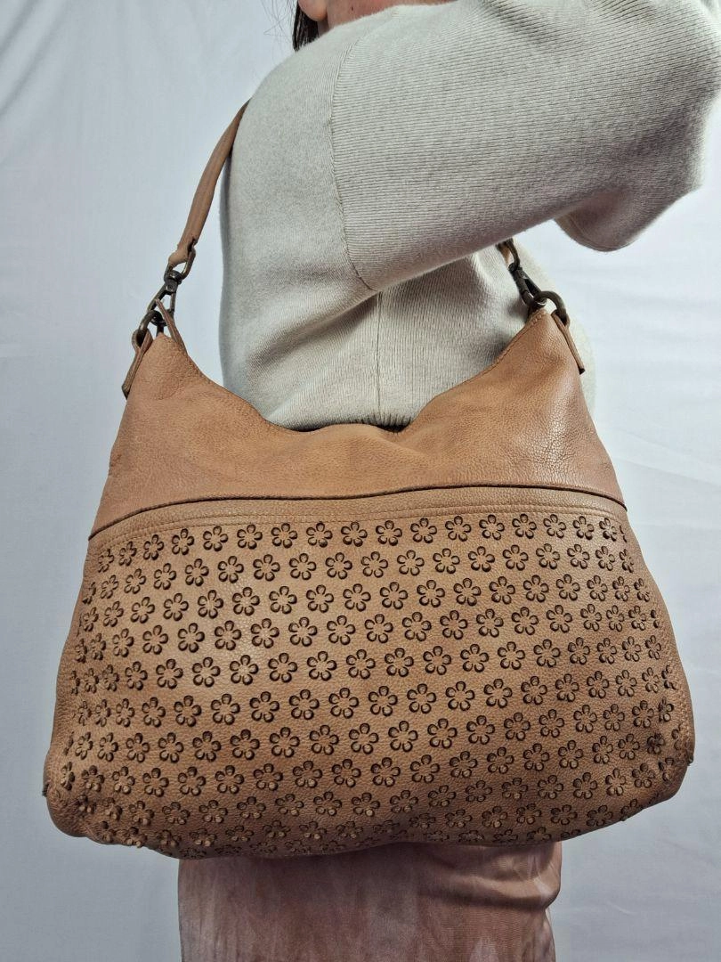 In Leather Dainty Tan Flower Bag