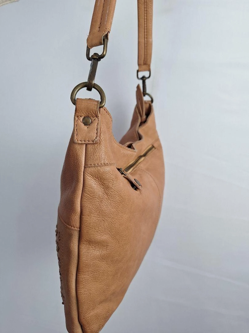 In Leather Dainty Tan Flower Bag