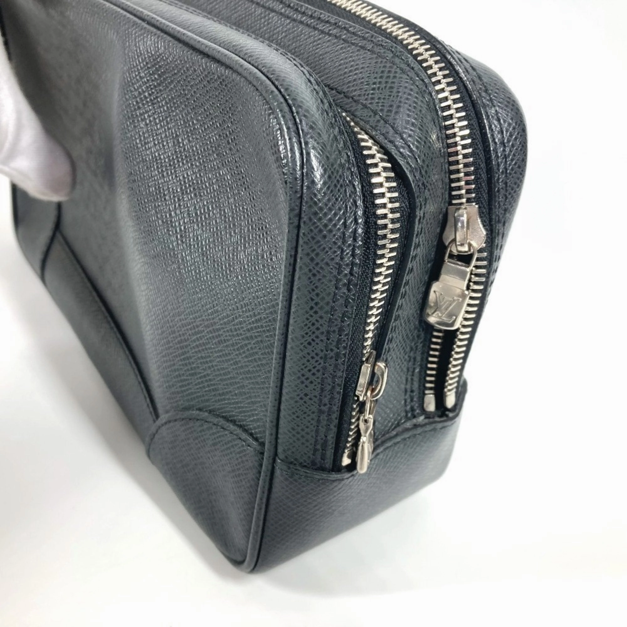 Louis Vuitton Ardoise Taiga Leather Leather Clutch Bag Pouch (Pre-Owned)