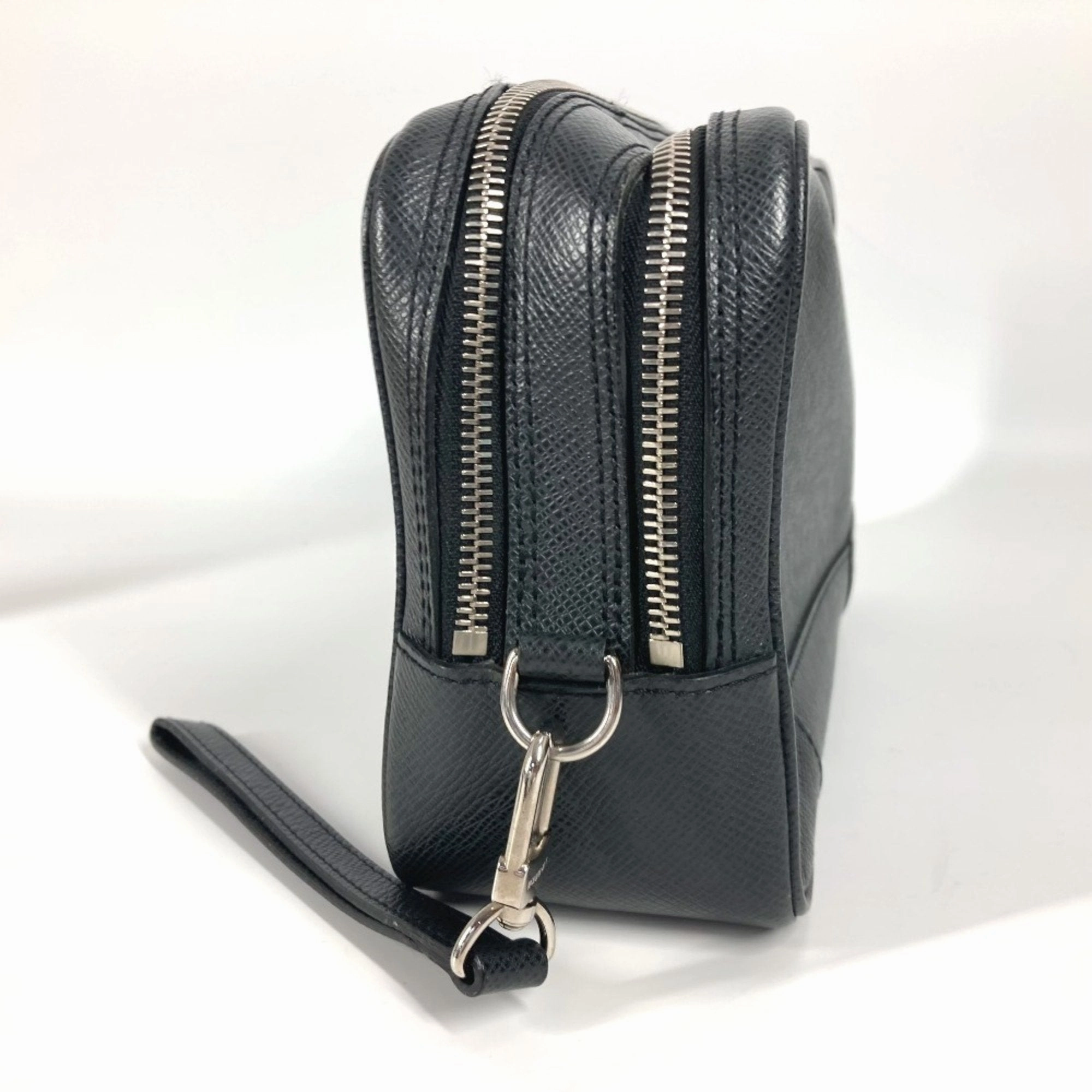 Louis Vuitton Ardoise Taiga Leather Leather Clutch Bag Pouch (Pre-Owned)