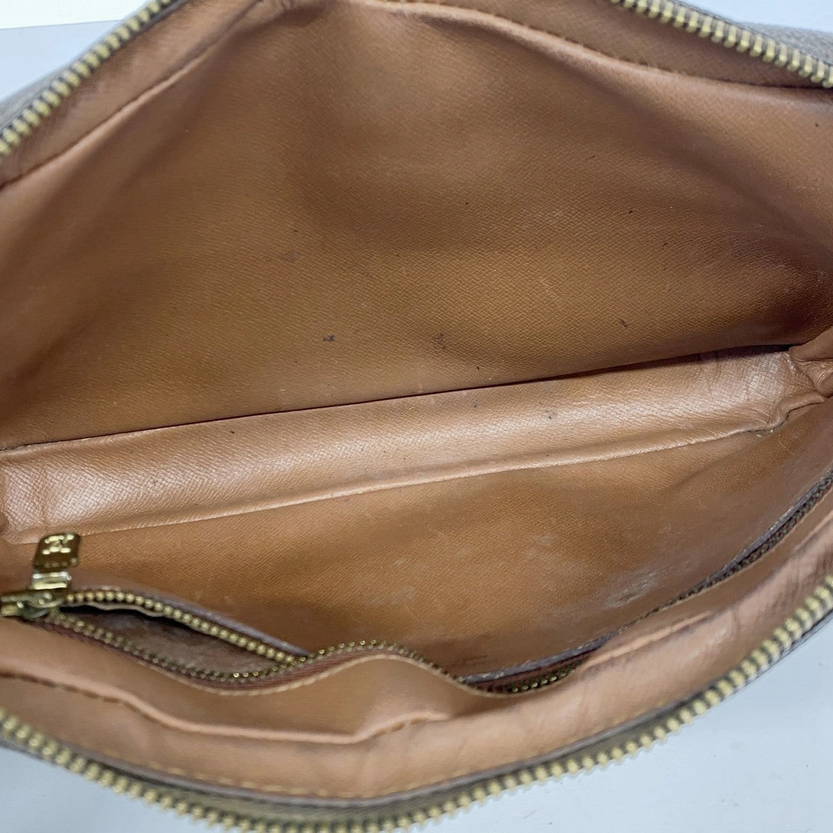 Louis Vuitton Clutch Bag (Pre-Owned)
