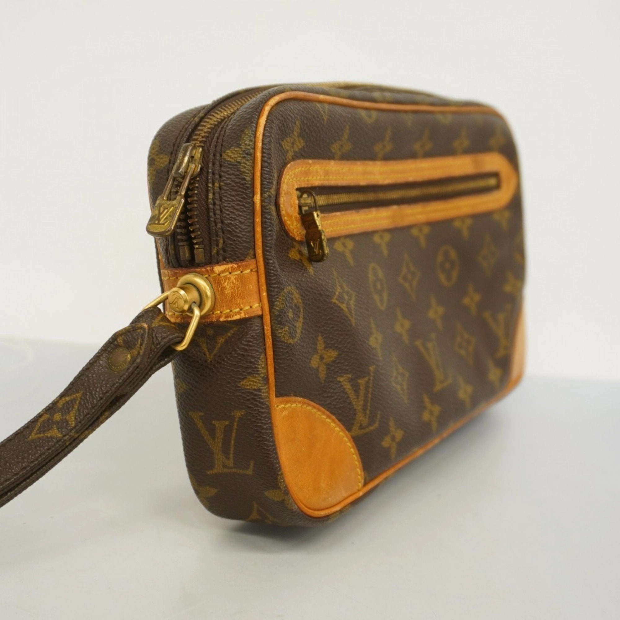 Louis Vuitton Clutch Bag (Pre-Owned)
