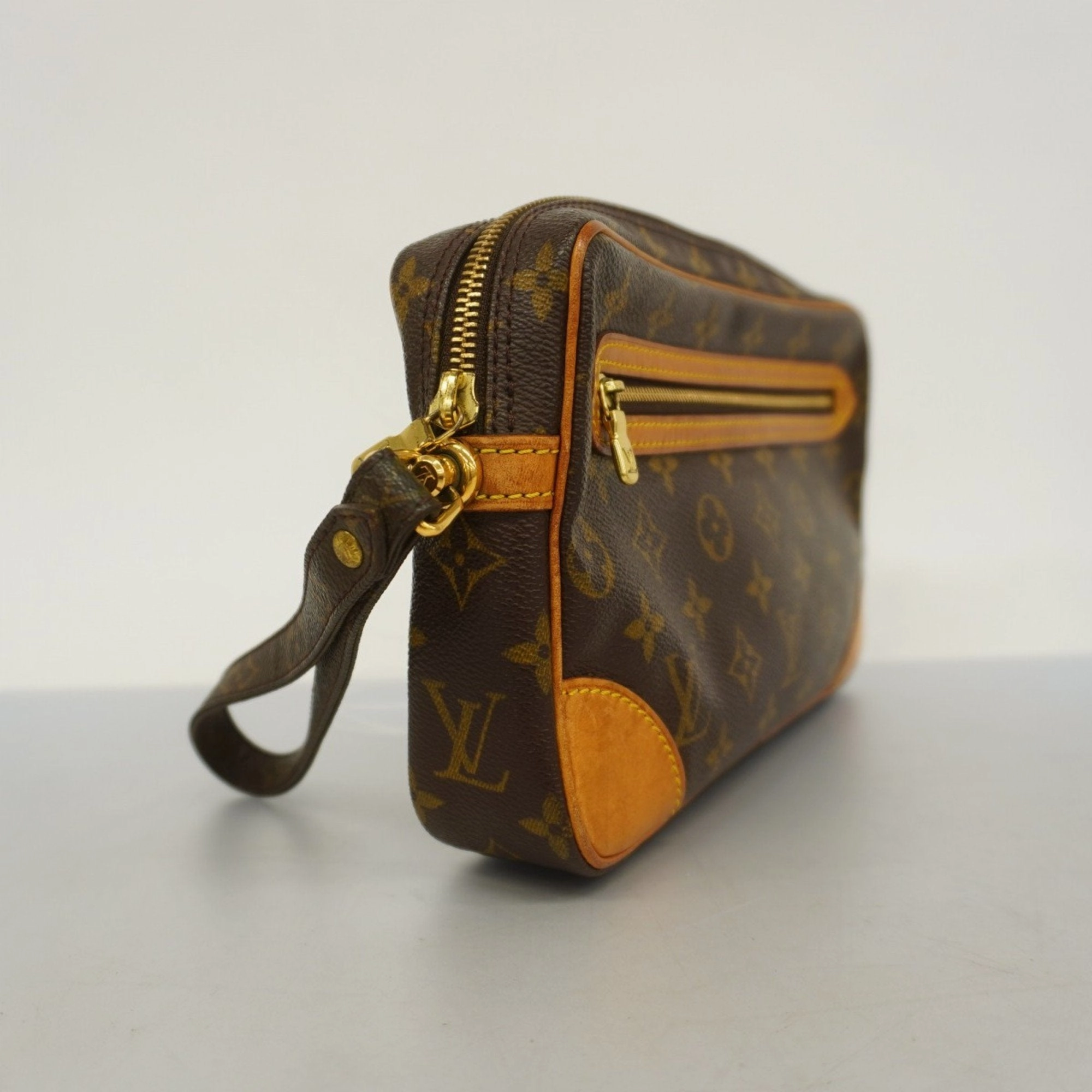 Louis Vuitton Clutch Bag (Pre-Owned)