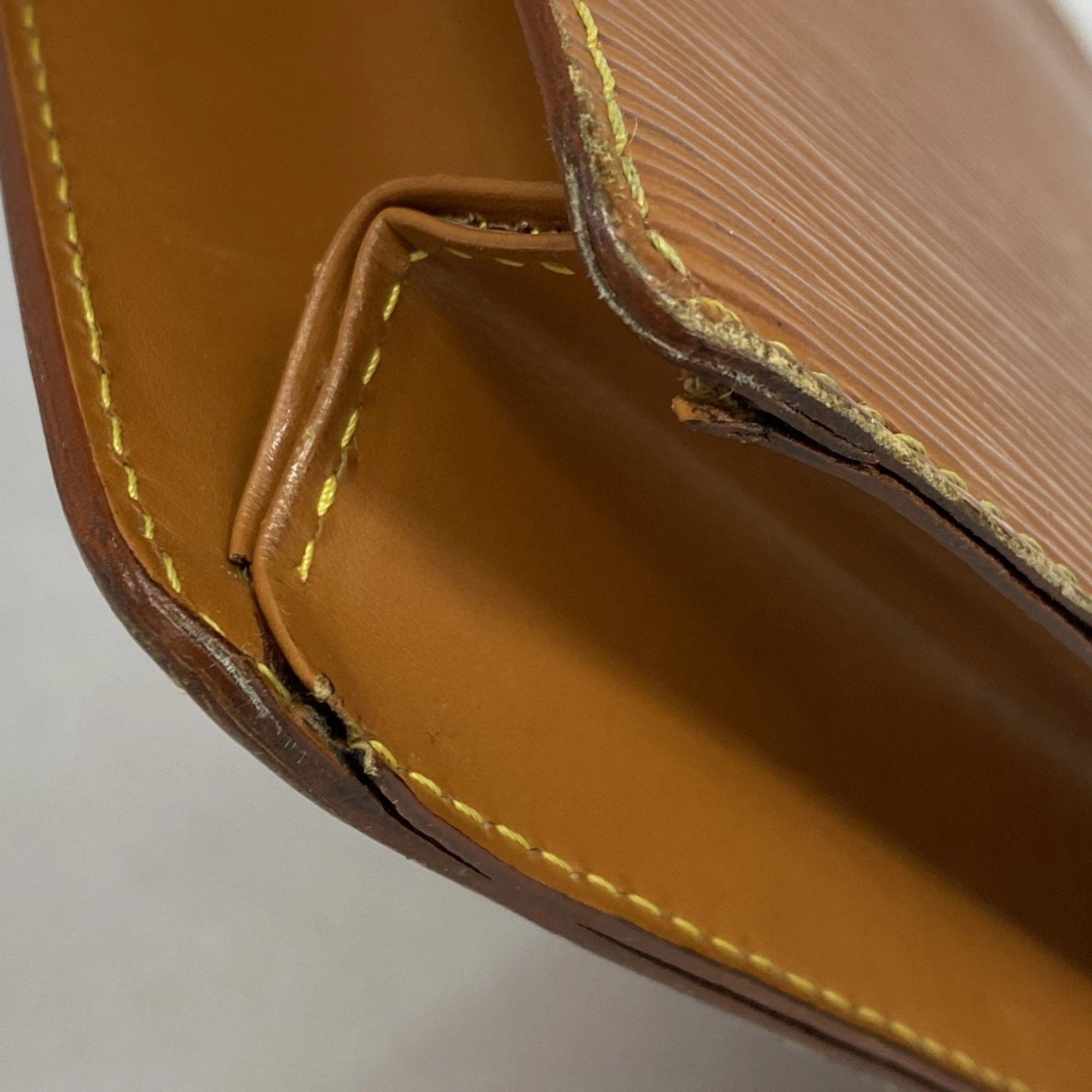 Louis Vuitton Clutch Bag (Pre-Owned)