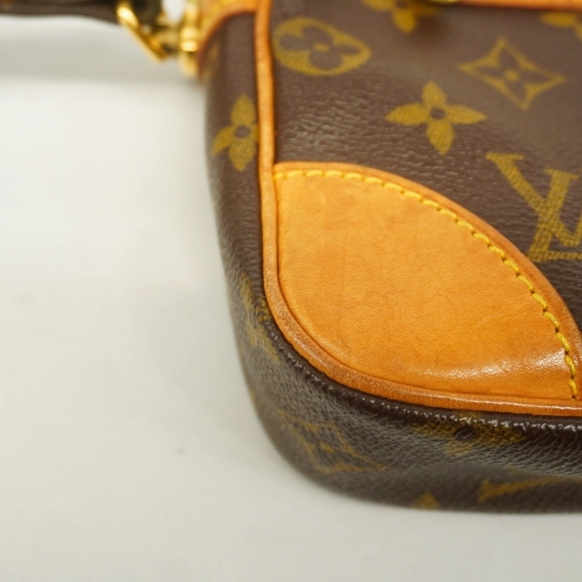 Louis Vuitton Clutch Bag (Pre-Owned)