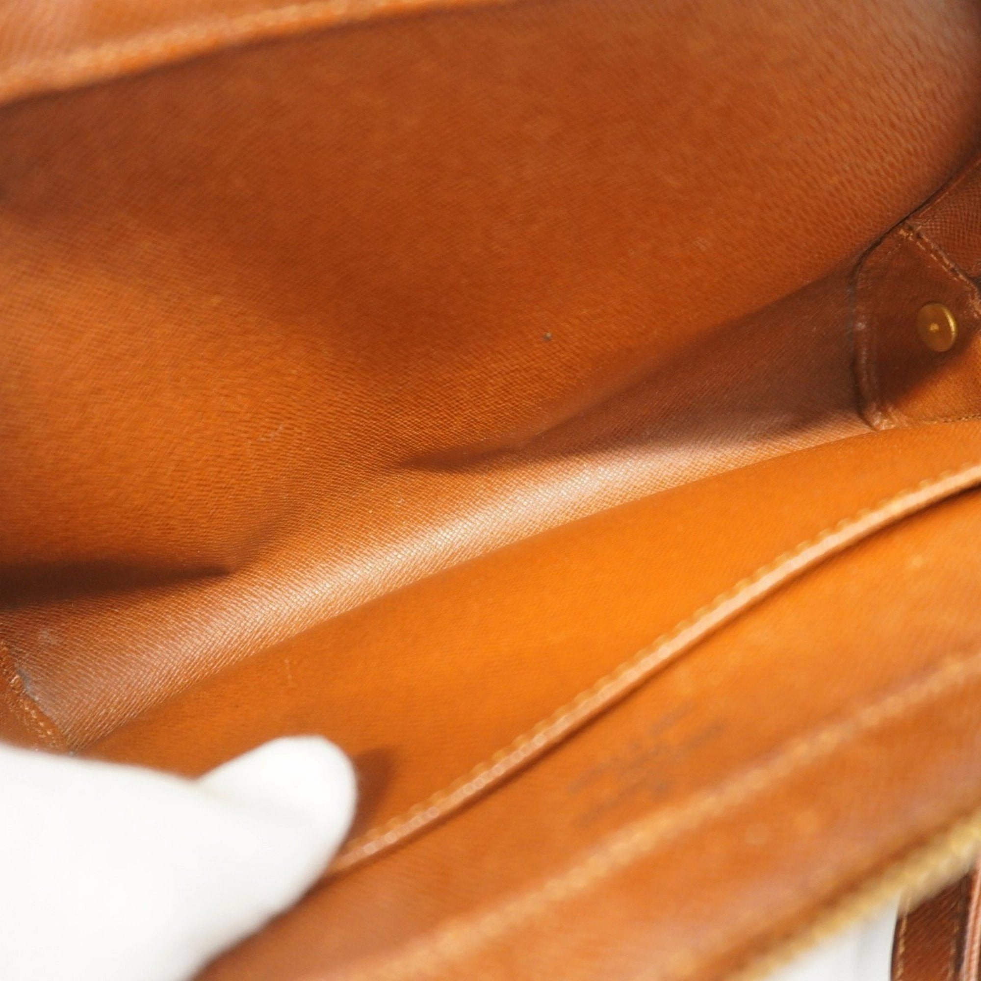 Louis Vuitton Clutch Bag (Pre-Owned)