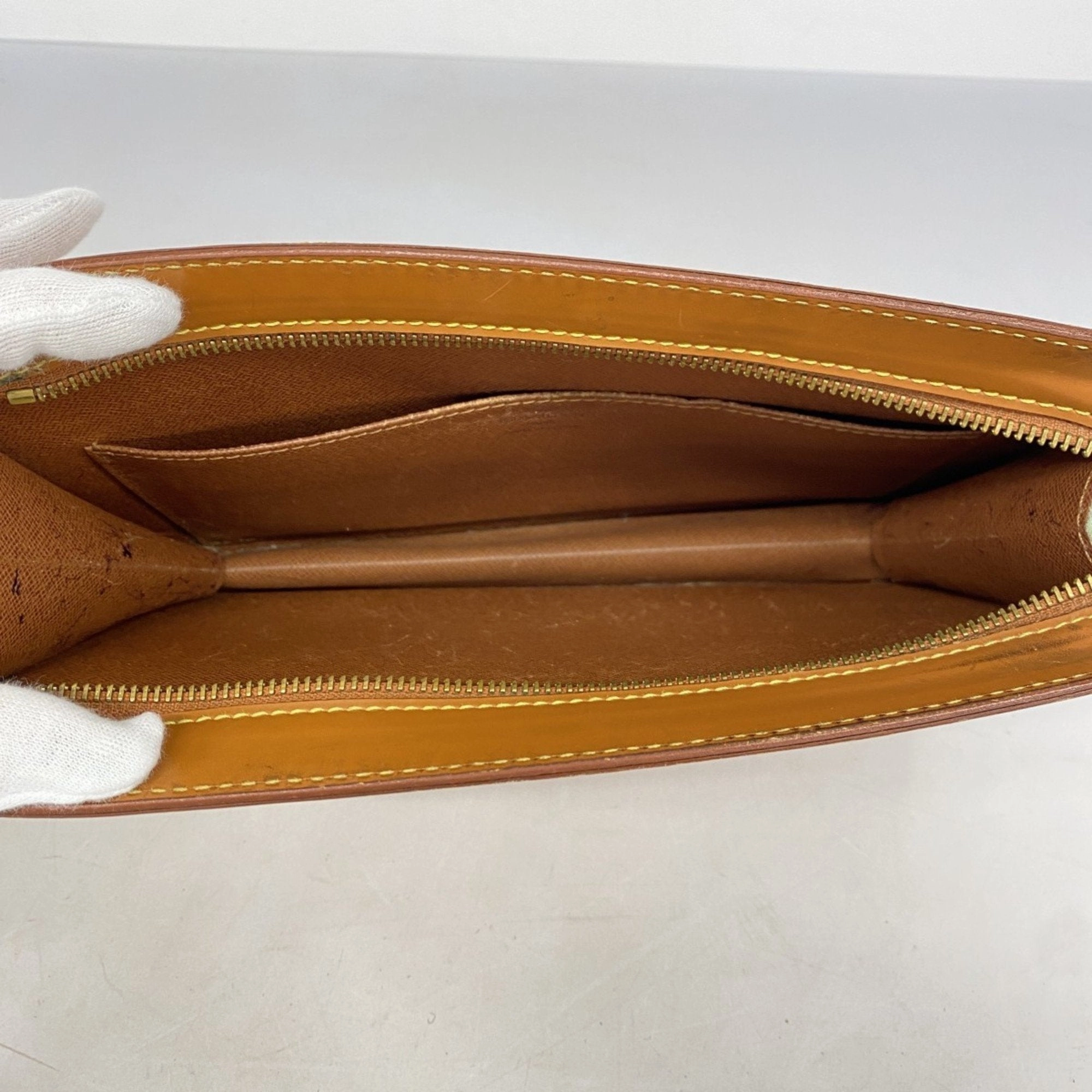 Louis Vuitton Clutch Bag (Pre-Owned)