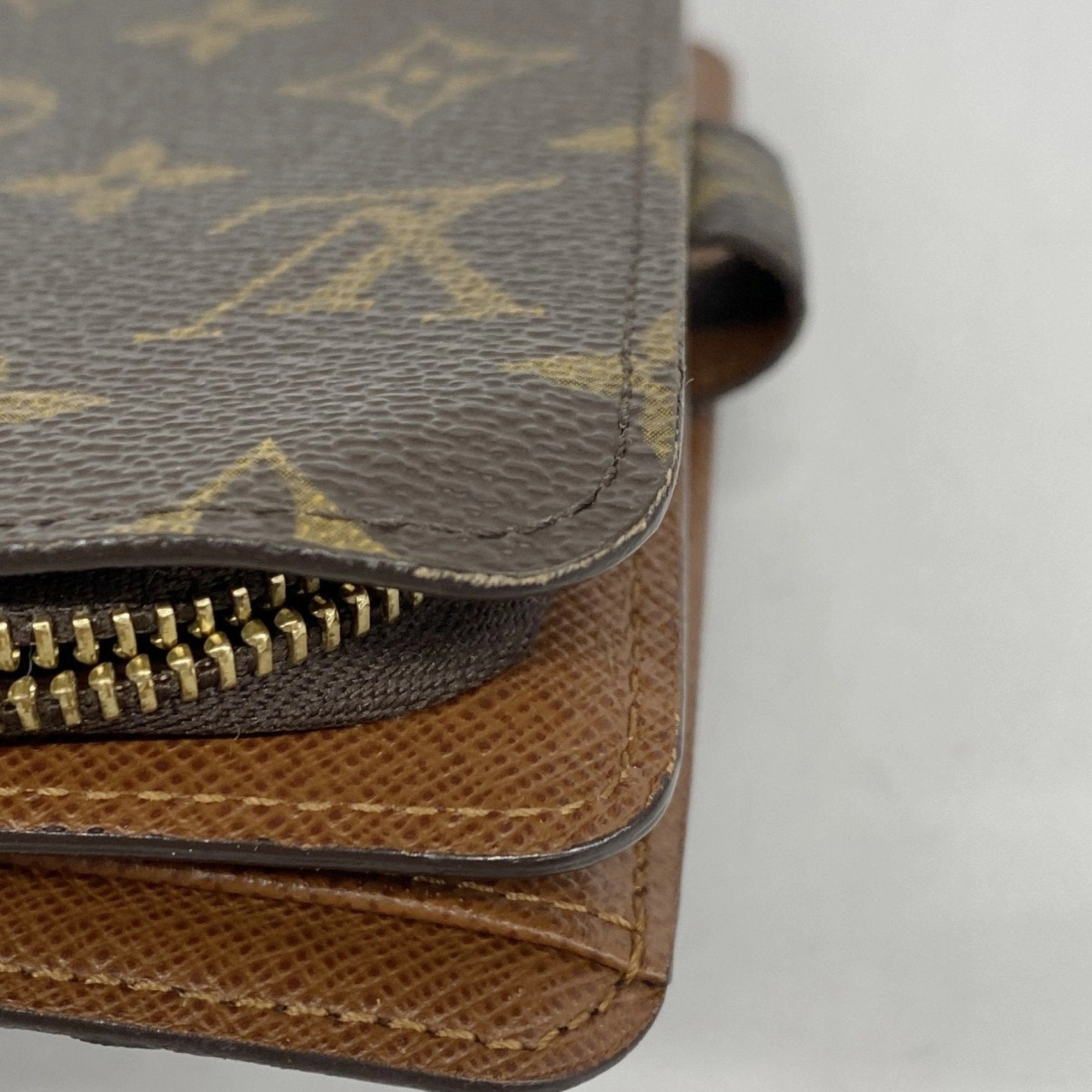 Louis Vuitton Wallet (Bi-Fold) (Pre-Owned)