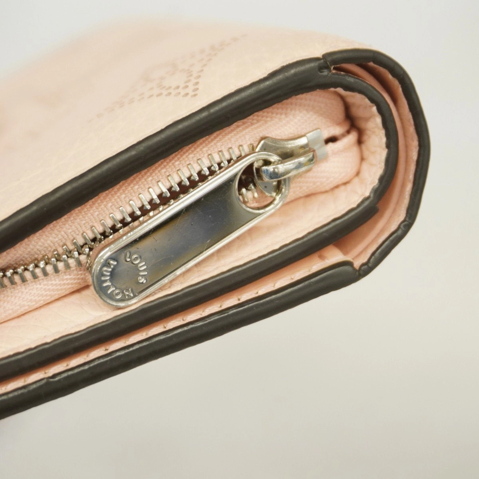 Louis Vuitton Wallet (Bi-Fold) (Pre-Owned)