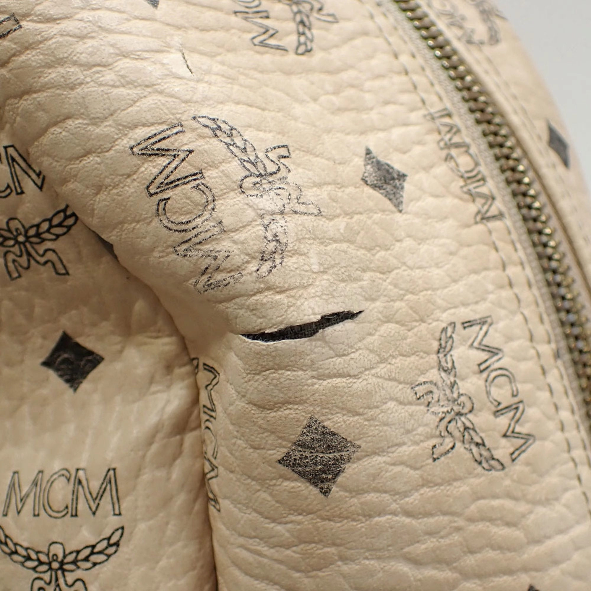Mcm  Leather Backpack (Pre-Owned)