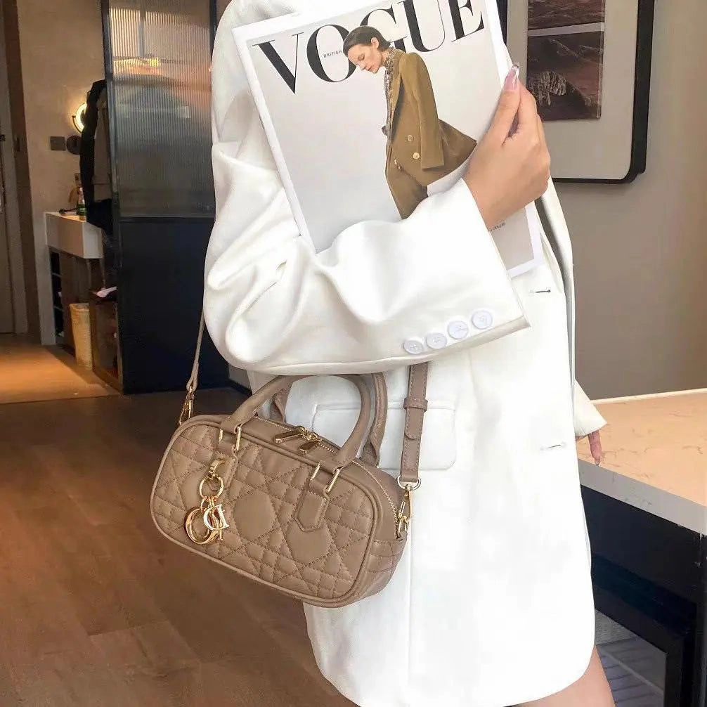 MIU MIU Trendy Leather Crossbody Bag 1037