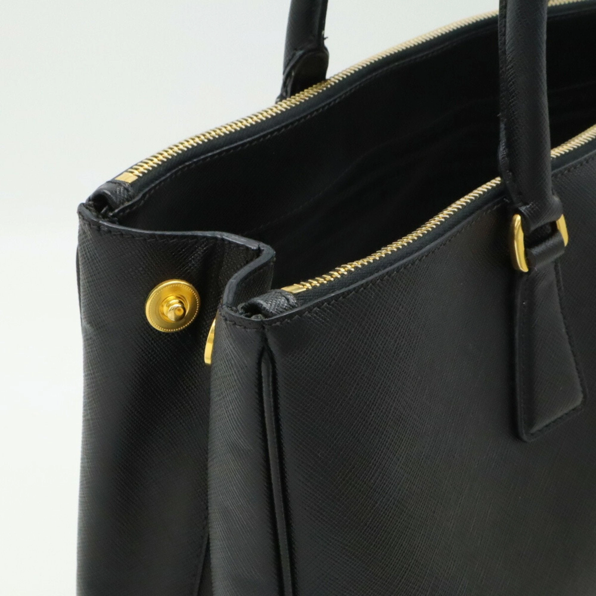 Prada  Leather Handbag Tote Bag (Pre-Owned)