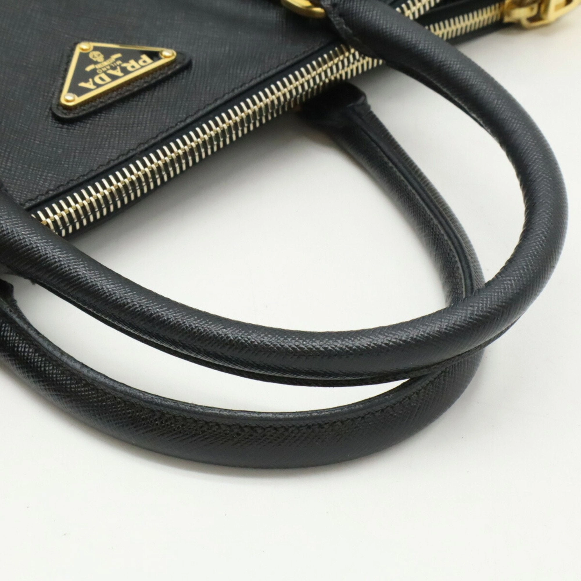 Prada  Leather Handbag Tote Bag (Pre-Owned)