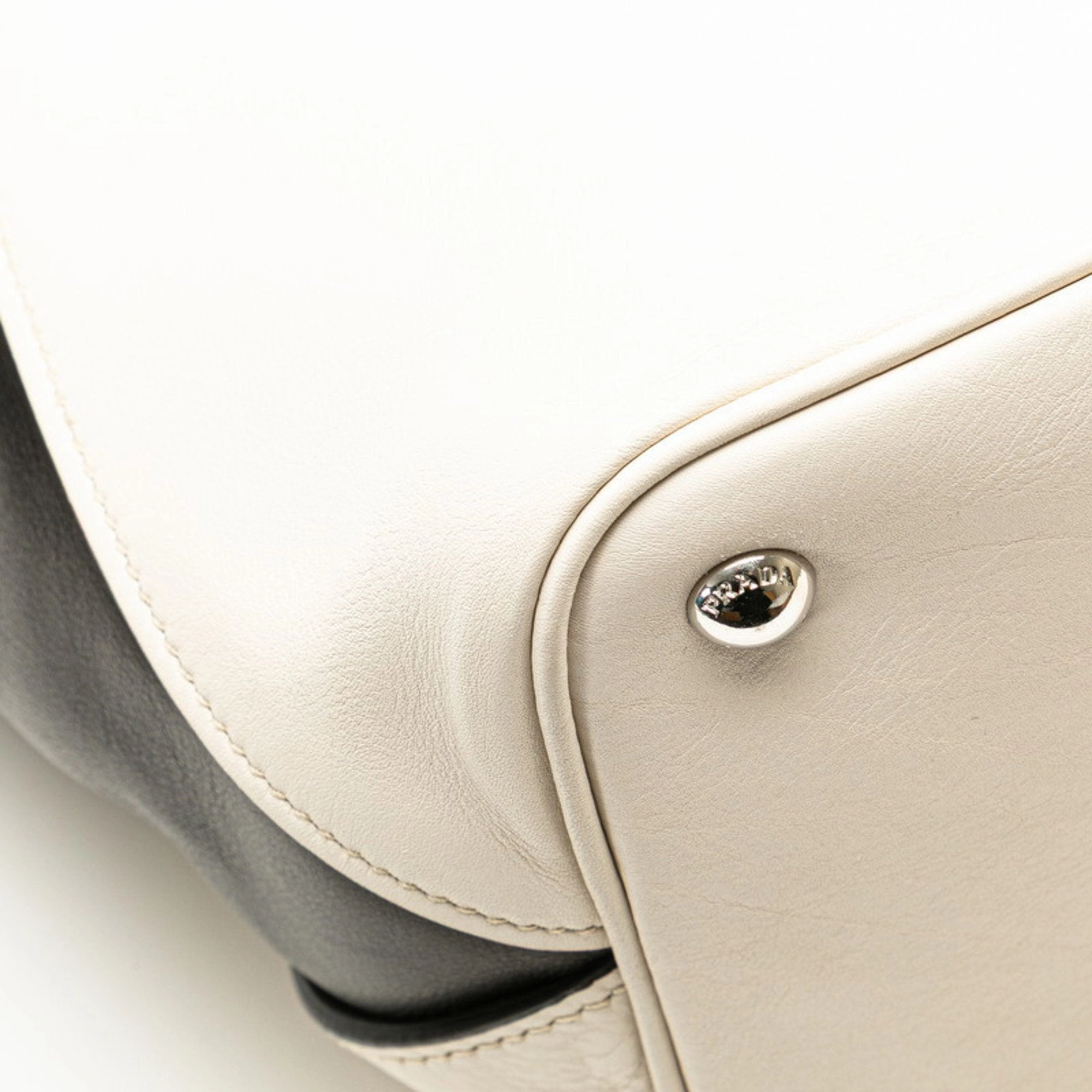 Prada  Leather Tote Bag (Pre-Owned)
