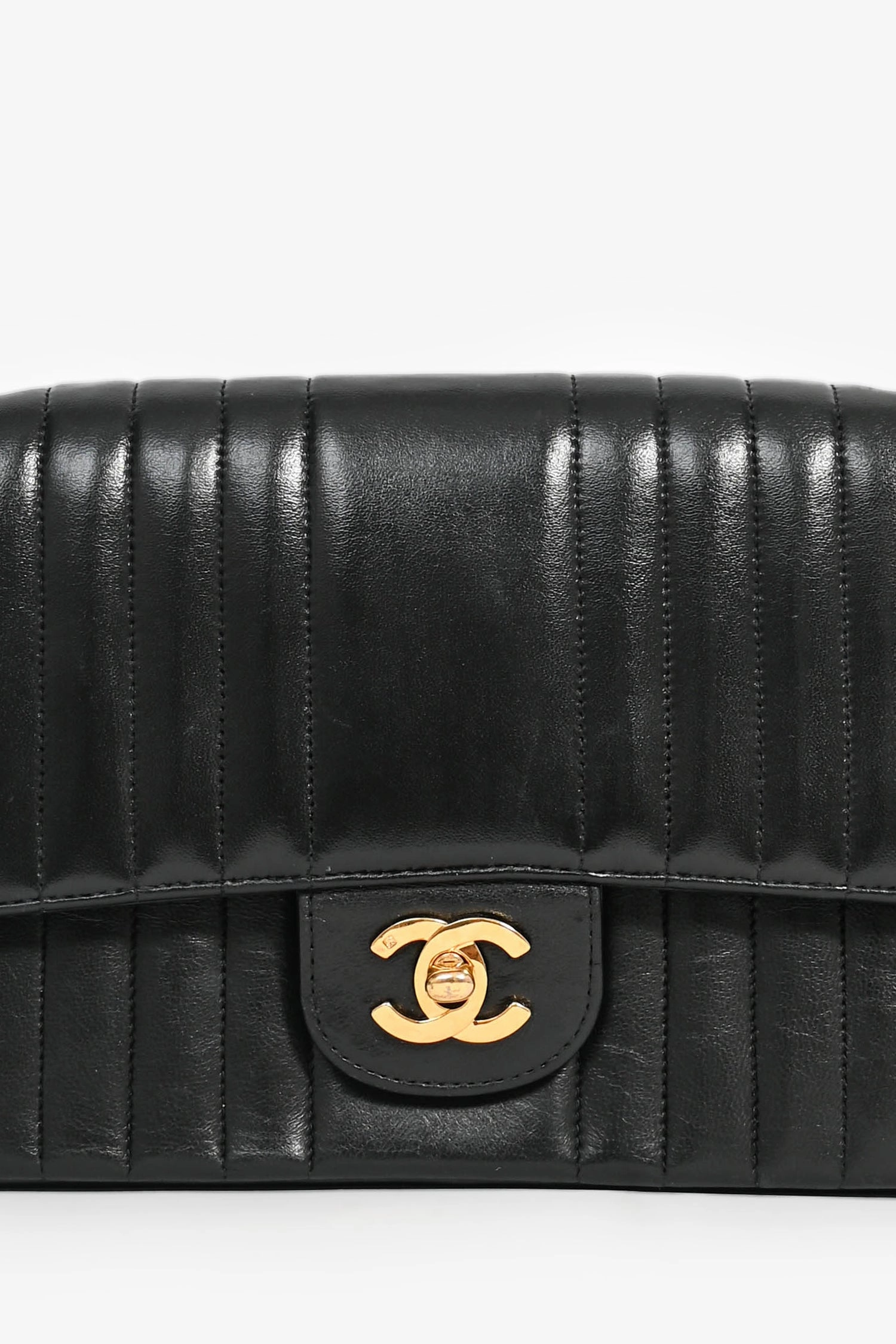 Pre-Loved Chanel 1991-94 Vintage Black Vertical Quilted Lambskin Medium CC Flap Bag