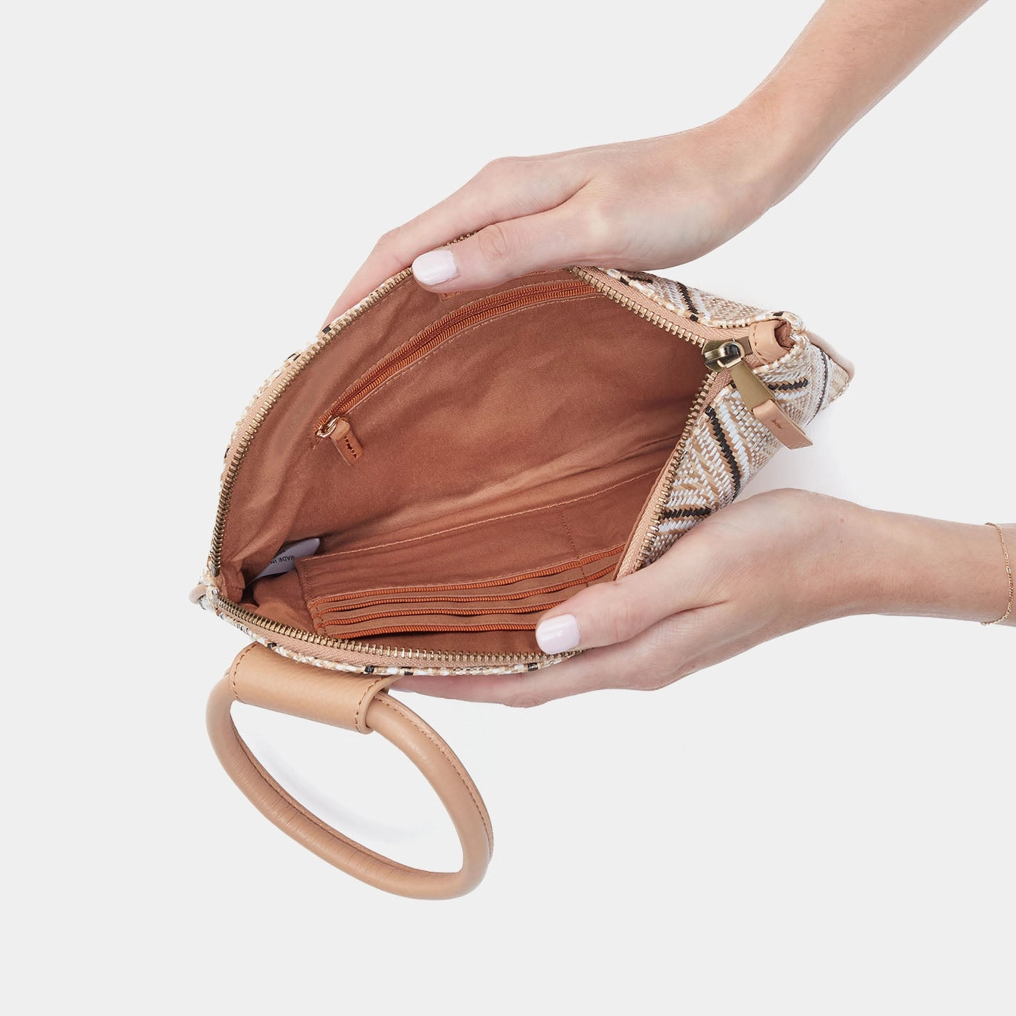 Sable Wristlet In Multi Weave With Leather Trim - Cream Raffia